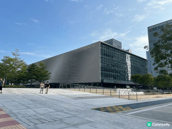 位於深圳寶安區的寶安圖書館，這裡很大，周邊也有很多打咭位。例...