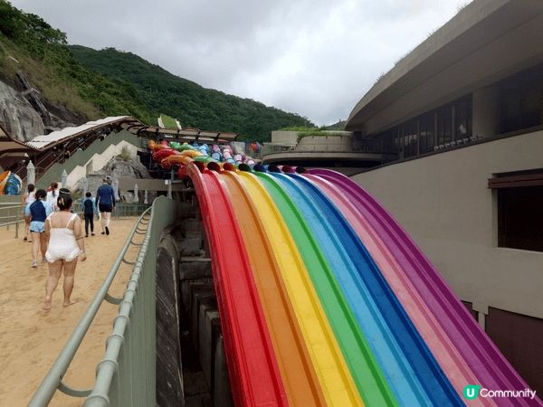 第一次帶Asher到海洋公園水上樂園，水上樂園只有最刺激的幾...
