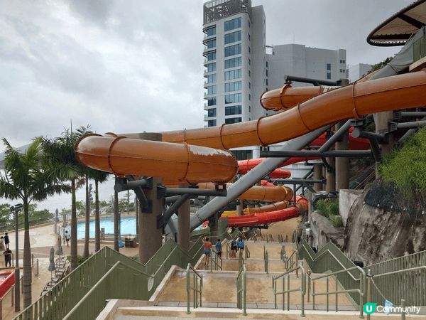 第一次帶Asher到海洋公園水上樂園，水上樂園只有最刺激的幾...