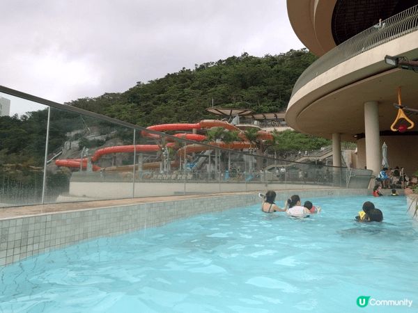 第一次帶Asher到海洋公園水上樂園，水上樂園只有最刺激的幾...