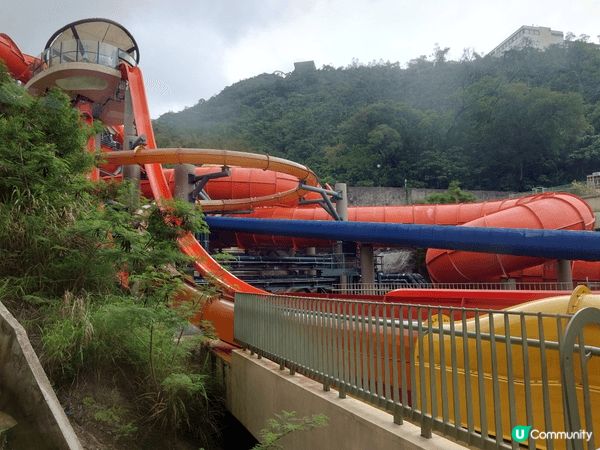 第一次帶Asher到海洋公園水上樂園，水上樂園只有最刺激的幾...