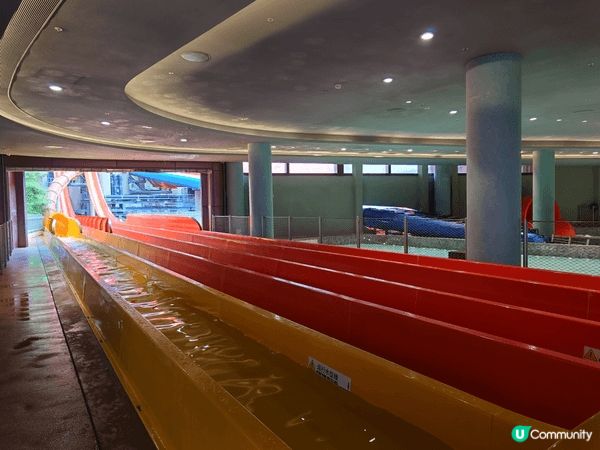 第一次帶Asher到海洋公園水上樂園，水上樂園只有最刺激的幾...
