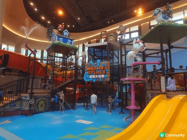 第一次帶Asher到海洋公園水上樂園，水上樂園只有最刺激的幾...