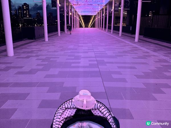 帶bb去行啟德，戶外地方夠哂闊落空曠，可以推BB車同佢散吓步...