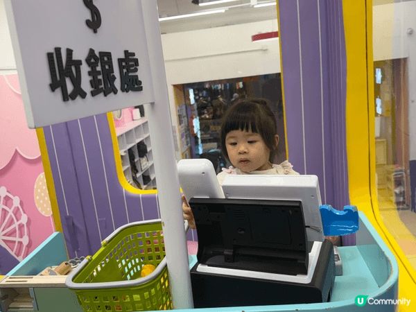 海洋公園是讓小朋友開心地認識不同動物的地方