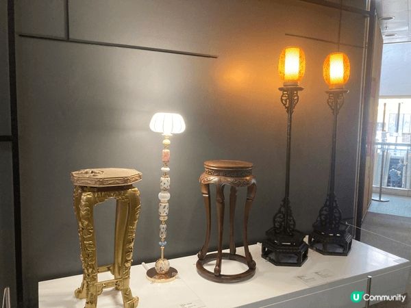博物館除了有蒙羅麗莎的展出外，還有兩個展覽與椅子以及香港電影...