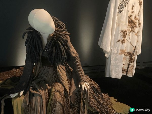 博物館除了有蒙羅麗莎的展出外，還有兩個展覽與椅子以及香港電影...