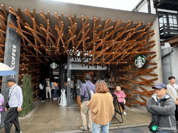 位於日本福岡太宰府天滿宮的Starbucks, 全店以傳統的...