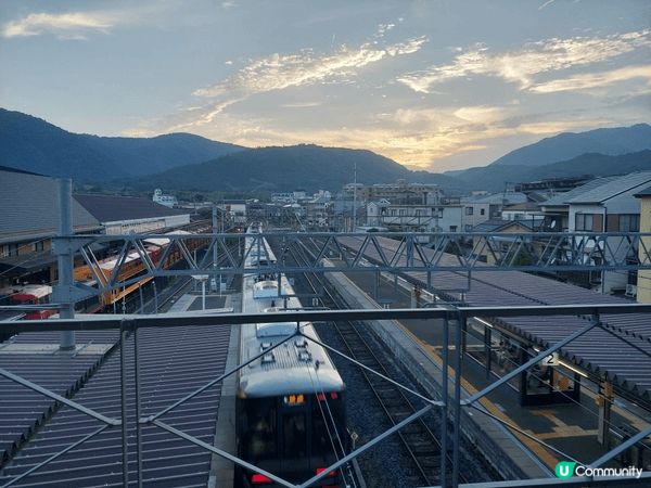 日本京都的宇治站日落與車站景色感到舒暢