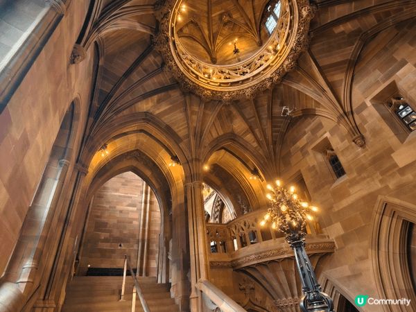 英國曼城的John Rylands Library 很值得去...