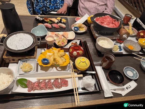 這三張圖片展示了三種不同風格的餐飲體驗，各具特色：