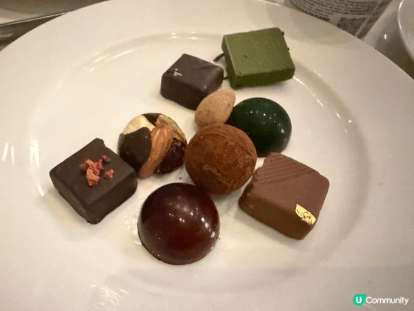 在香港JW Marriott 晚餐食自助餐時拍攝。