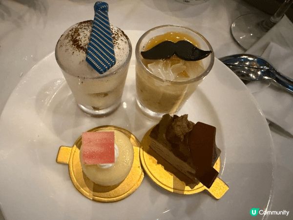 在香港JW Marriott 晚餐食自助餐時拍攝。
