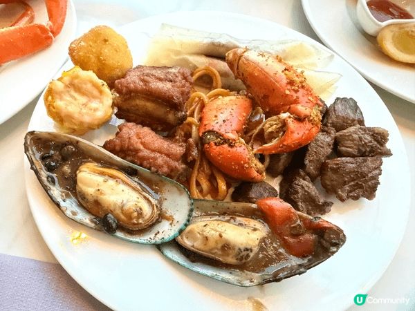 在香港JW Marriott 晚餐食自助餐時拍攝。