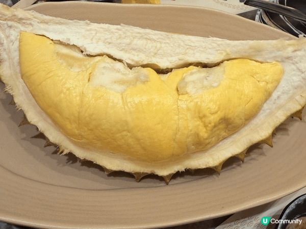 6月香港日式放題有新鮮即開榴槤，好甜軟，加上刺身成盤，三五知...