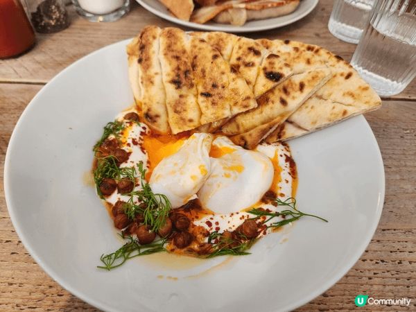 到英國時候食嘅早午餐同埋喺酒吧送嘅豐富甜品仲有去英國郊外影嘅...