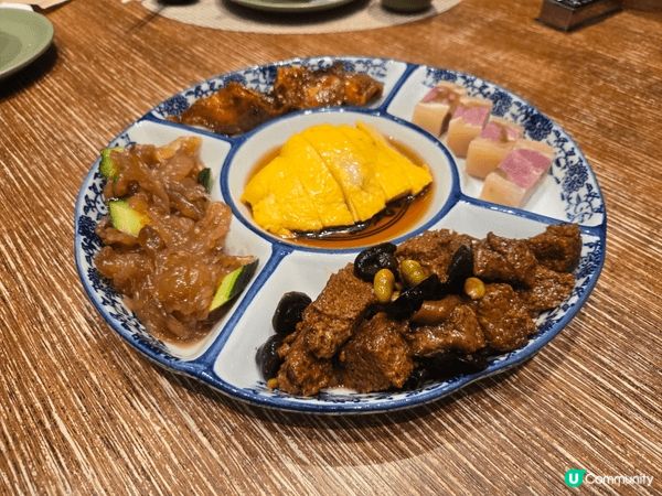 上海菜五福拼拼盤是一道集合多種經典上海風味的小吃拼盤，色香味...