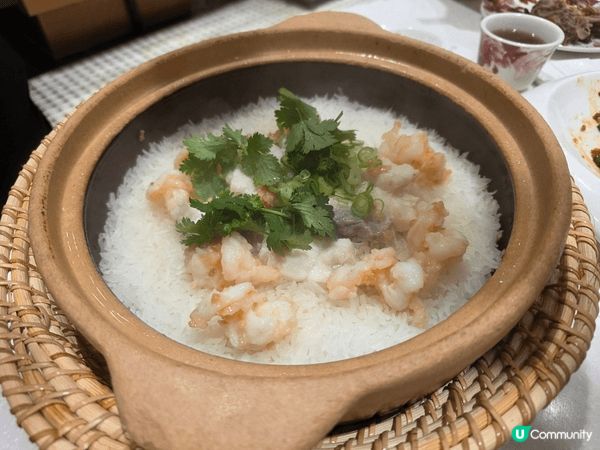 The Chinese restaurant is loca...