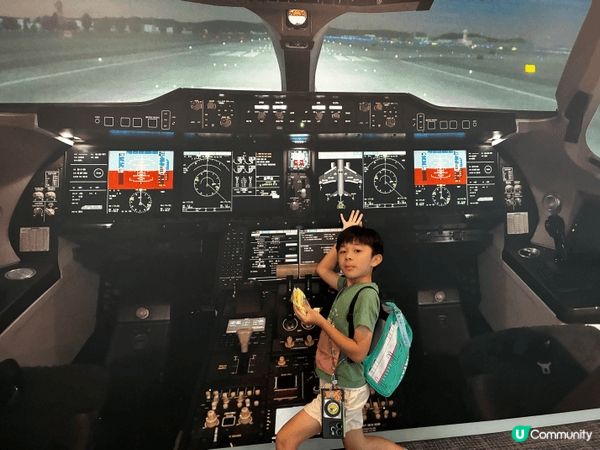 大家申請到民航處參觀並認識航空史，近距離接觸飛機！