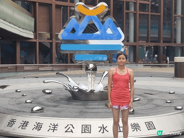 當時到海洋公園水上樂園玩, 打咭及留影