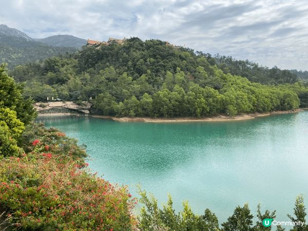 很喜歡珠海金台寺山水古韻，經常北上遊寺放空。如可獲海洋公園水...