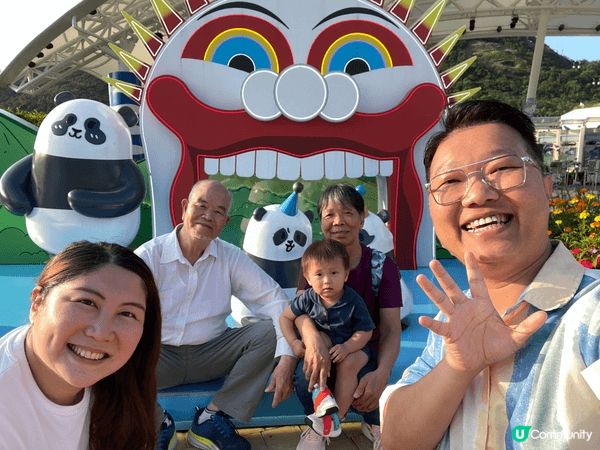 海洋公園之所以能成為香港歷久不衰且極具人氣的「打卡熱點」，是...