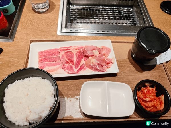 日式烤肉套餐、奶醬豬仔包、炸菜肉絲米、蘑菇煙肉pizza