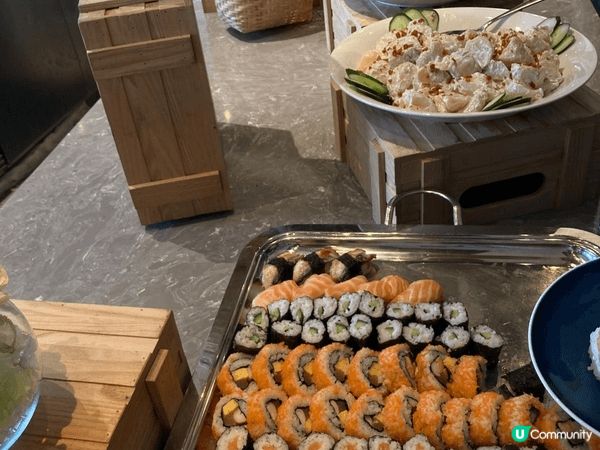 機場麗豪航天城的自助餐，場地環境非常開揚，食物質素亦好，值得...