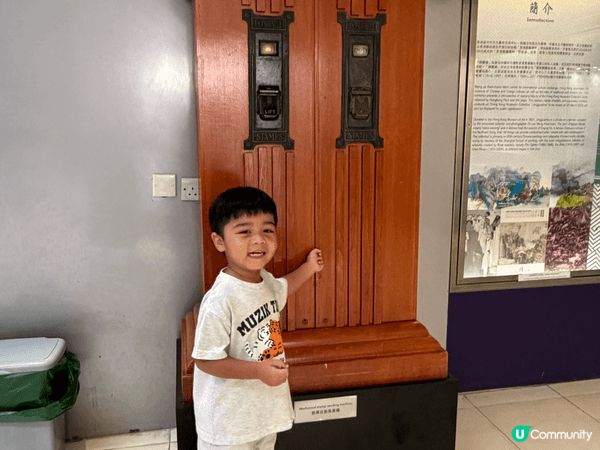 呢度係位於中環嘅香港郵政總局，將會喺不久嘅時間就會拆除喇。。...