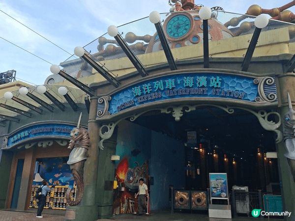 剛踏入暑假，去左海洋公園玩，場內超多人，一家大細由朝玩到黑，...