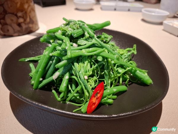 第一次去金鴨季（深業上城店）用餐，4人共享雙人餐再加菜。