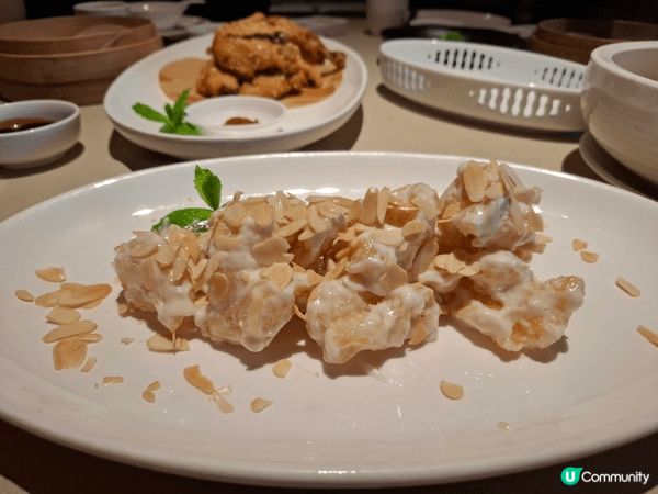 第一次去金鴨季（深業上城店）用餐，4人共享雙人餐再加菜。