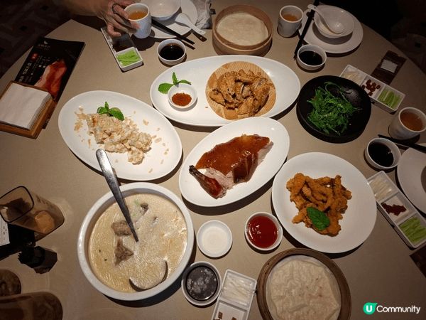 第一次去金鴨季（深業上城店）用餐，4人共享雙人餐再加菜。