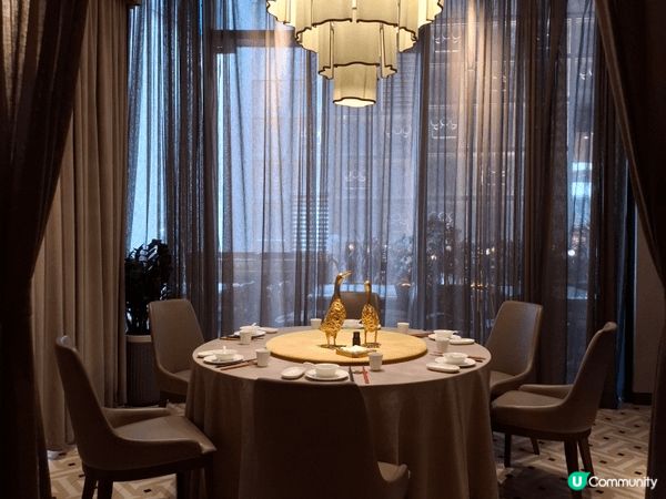 第一次去金鴨季（深業上城店）用餐，4人共享雙人餐再加菜。