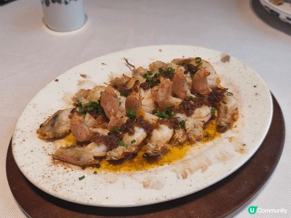 這組圖片展示了精緻的中式美食與優質的水果禮盒：