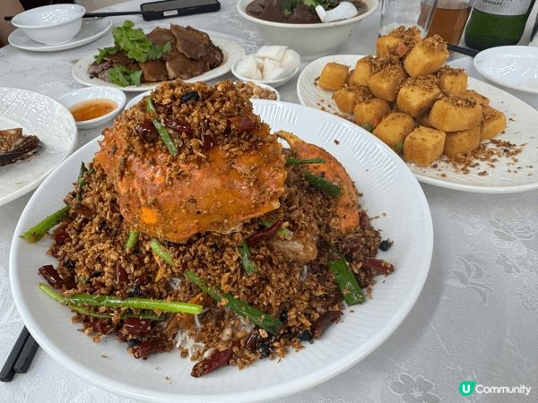 呢個係荃灣嘅潮興大排檔，餐廳嘅位置非常闊落，而且食物種類非常...