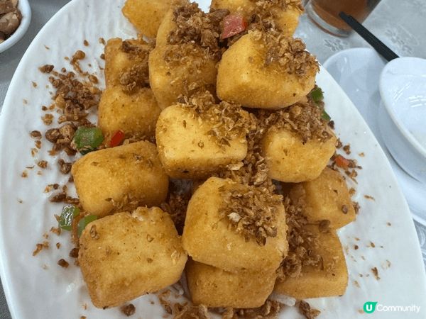 呢個係荃灣嘅潮興大排檔，餐廳嘅位置非常闊落，而且食物種類非常...