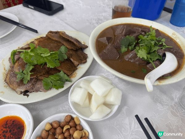 呢個係荃灣嘅潮興大排檔，餐廳嘅位置非常闊落，而且食物種類非常...