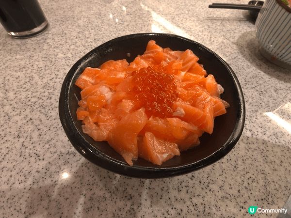 去左一間不過不失的日本餐廳。位於荃新天地一門町市場內的点壽司...