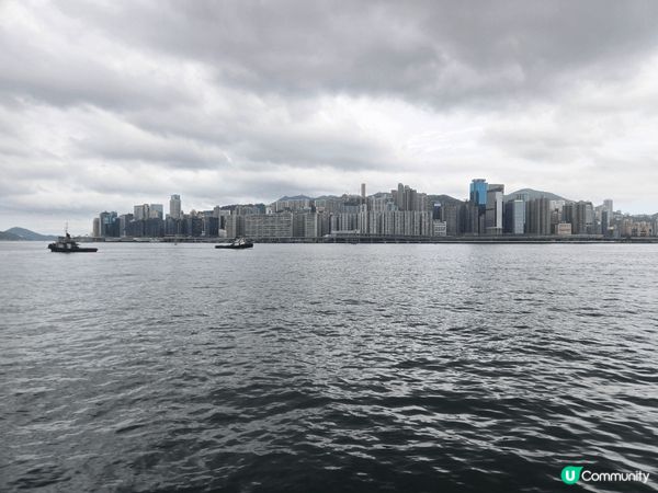 最受海傍慢步，欣賞維港景色。再嚐試美食，嘆杯靚茶。 最後嚟個...