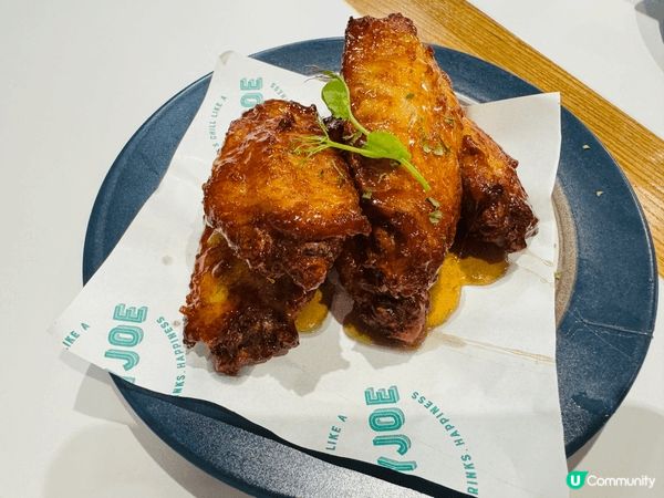 這是一頓在美式餐廳「JOE」享用的邪惡炸雞窩夫、烤雞翼及濃郁...