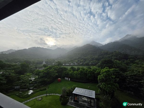 這間位於佛山南丹山景區旁的**「南山十二院度假酒店」**（即...