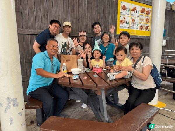 夏日炎炎，我哋成家人連埋公公婆婆、嫲嫲、叔叔同家姐一家人，一...