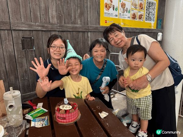 夏日炎炎，我哋成家人連埋公公婆婆、嫲嫲、叔叔同家姐一家人，一...