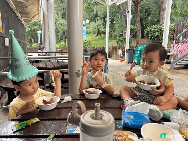 夏日炎炎，我哋成家人連埋公公婆婆、嫲嫲、叔叔同家姐一家人，一...