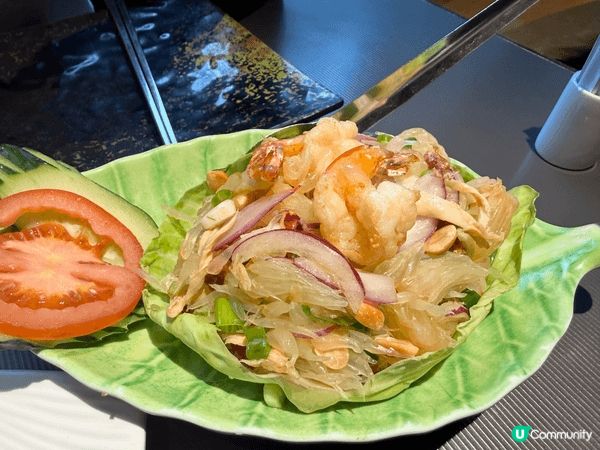 銅鑼灣嘆正宗泰式料理！必試酸甜開胃嘅柚子大蝦沙律、惹味串燒、...