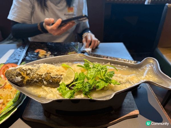 銅鑼灣嘆正宗泰式料理！必試酸甜開胃嘅柚子大蝦沙律、惹味串燒、...