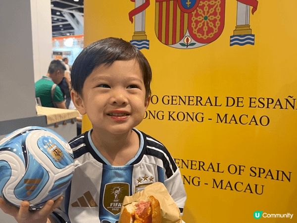 暑假最好嘅節目，就係去沙灘同陽光玩遊戲！玩完再去書展湊熱鬧，...