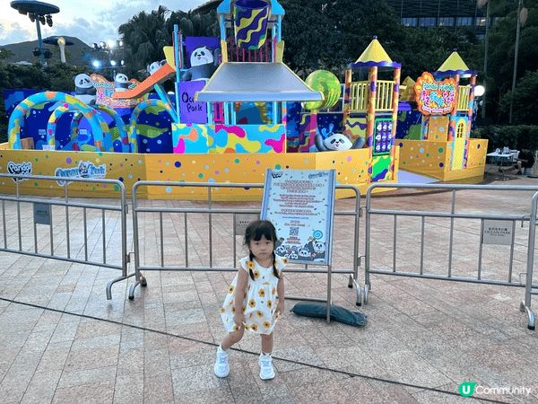 第一至三張在海洋公園拍照，看了企鵝，熊貓及海豚表演想玩其他未...