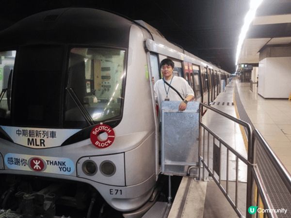 在港鐵站見展覽，參觀好多退役列車，了解港鐵歷史背景和以前的制...